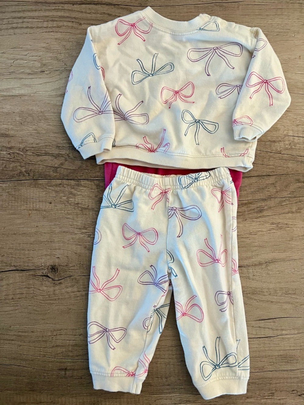 3 Piece Cream Bow Print Sweatshirt & Joggers Set Carters 6 month EUC
